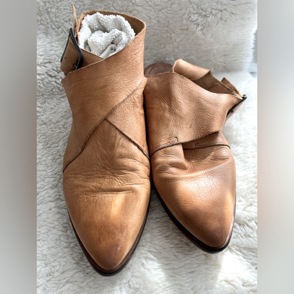 Leather shoes, 38